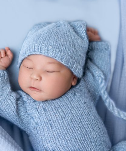 Neugeborenenfotografie Thurgau Babyfotograf Thurgau Neugeborenen Shooting Weinfelden Neugeborenen Fotograf Wil Baby Fotoshooting Frauenfeld Newborn Fotografie Schweiz Professionelle Babyfotos Thurgau Neugeborenen Shooting Studio Thurgau Natürliches Babyshooting Wil Familienfotograf Weinfelden Newborn Fotoshooting Frauenfeld Babyfotografie mit Requisiten Thurgau