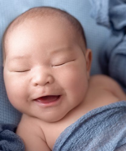 Neugeborenenfotografie Thurgau Babyfotograf Thurgau Neugeborenen Shooting Weinfelden Neugeborenen Fotograf Wil Baby Fotoshooting Frauenfeld Newborn Fotografie Schweiz Professionelle Babyfotos Thurgau Neugeborenen Shooting Studio Thurgau Natürliches Babyshooting Wil Familienfotograf Weinfelden Newborn Fotoshooting Frauenfeld Babyfotografie mit Requisiten Thurgau