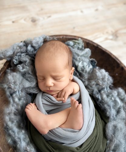Neugeborenenfotografie Thurgau Babyfotograf Thurgau Neugeborenen Shooting Weinfelden Neugeborenen Fotograf Wil Baby Fotoshooting Frauenfeld Newborn Fotografie Schweiz Professionelle Babyfotos Thurgau Neugeborenen Shooting Studio Thurgau Natürliches Babyshooting Wil Familienfotograf Weinfelden Newborn Fotoshooting Frauenfeld Babyfotografie mit Requisiten Thurgau