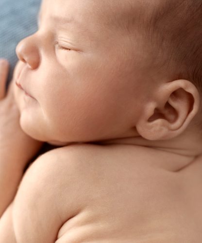 Neugeborenenfotografie Thurgau Babyfotograf Thurgau Neugeborenen Shooting Weinfelden Neugeborenen Fotograf Wil Baby Fotoshooting Frauenfeld Newborn Fotografie Schweiz Professionelle Babyfotos Thurgau Neugeborenen Shooting Studio Thurgau Natürliches Babyshooting Wil Familienfotograf Weinfelden Newborn Fotoshooting Frauenfeld Babyfotografie mit Requisiten Thurgau