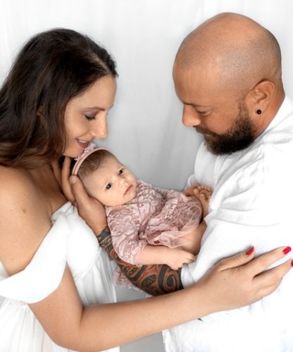 Neugeborenenfotografie Thurgau Babyfotograf Thurgau Neugeborenen Shooting Weinfelden Neugeborenen Fotograf Wil Baby Fotoshooting Frauenfeld Newborn Fotografie Schweiz Professionelle Babyfotos Thurgau Neugeborenen Shooting Studio Thurgau Natürliches Babyshooting Wil Familienfotograf Weinfelden Newborn Fotoshooting Frauenfeld Babyfotografie mit Requisiten Thurgau