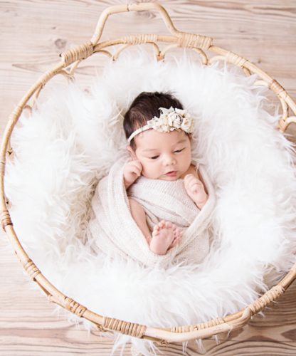 Neugeborenenfotografie Thurgau Babyfotograf Thurgau Neugeborenen Shooting Weinfelden Neugeborenen Fotograf Wil Baby Fotoshooting Frauenfeld Newborn Fotografie Schweiz Professionelle Babyfotos Thurgau Neugeborenen Shooting Studio Thurgau Natürliches Babyshooting Wil Familienfotograf Weinfelden Newborn Fotoshooting Frauenfeld Babyfotografie mit Requisiten Thurgau