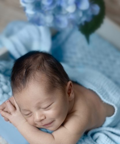 Neugeborenenfotografie Thurgau Babyfotograf Thurgau Neugeborenen Shooting Weinfelden Neugeborenen Fotograf Wil Baby Fotoshooting Frauenfeld Newborn Fotografie Schweiz Professionelle Babyfotos Thurgau Neugeborenen Shooting Studio Thurgau Natürliches Babyshooting Wil Familienfotograf Weinfelden Newborn Fotoshooting Frauenfeld Babyfotografie mit Requisiten Thurgau