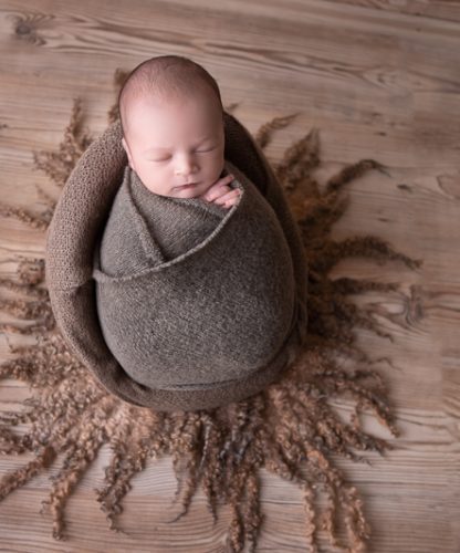 Neugeborenenfotografie Thurgau Babyfotograf Thurgau Neugeborenen Shooting Weinfelden Neugeborenen Fotograf Wil Baby Fotoshooting Frauenfeld Newborn Fotografie Schweiz Professionelle Babyfotos Thurgau Neugeborenen Shooting Studio Thurgau Natürliches Babyshooting Wil Familienfotograf Weinfelden Newborn Fotoshooting Frauenfeld Babyfotografie mit Requisiten Thurgau