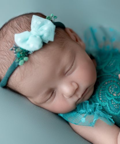Neugeborenenfotografie Thurgau Babyfotograf Thurgau Neugeborenen Shooting Weinfelden Neugeborenen Fotograf Wil Baby Fotoshooting Frauenfeld Newborn Fotografie Schweiz Professionelle Babyfotos Thurgau Neugeborenen Shooting Studio Thurgau Natürliches Babyshooting Wil Familienfotograf Weinfelden Newborn Fotoshooting Frauenfeld Babyfotografie mit Requisiten Thurgau