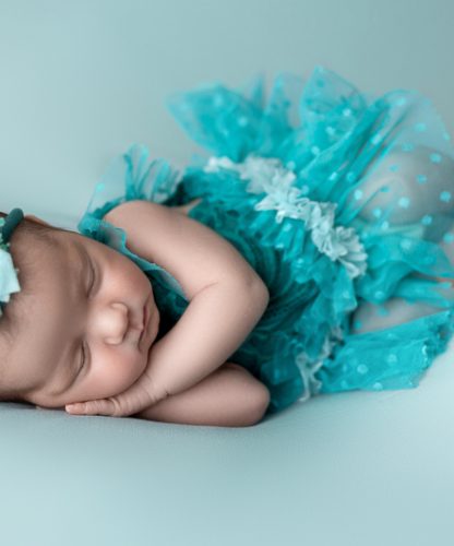 Neugeborenenfotografie Thurgau Babyfotograf Thurgau Neugeborenen Shooting Weinfelden Neugeborenen Fotograf Wil Baby Fotoshooting Frauenfeld Newborn Fotografie Schweiz Professionelle Babyfotos Thurgau Neugeborenen Shooting Studio Thurgau Natürliches Babyshooting Wil Familienfotograf Weinfelden Newborn Fotoshooting Frauenfeld Babyfotografie mit Requisiten Thurgau