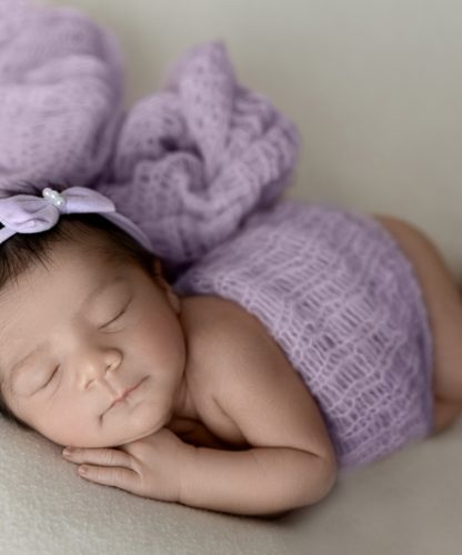 Neugeborenenfotografie Thurgau Babyfotograf Thurgau Neugeborenen Shooting Weinfelden Neugeborenen Fotograf Wil Baby Fotoshooting Frauenfeld Newborn Fotografie Schweiz Professionelle Babyfotos Thurgau Neugeborenen Shooting Studio Thurgau Natürliches Babyshooting Wil Familienfotograf Weinfelden Newborn Fotoshooting Frauenfeld Babyfotografie mit Requisiten Thurgau