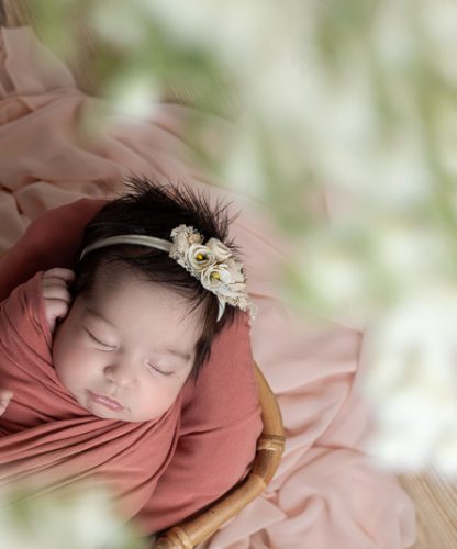 Neugeborenenfotografie Thurgau Babyfotograf Thurgau Neugeborenen Shooting Weinfelden Neugeborenen Fotograf Wil Baby Fotoshooting Frauenfeld Newborn Fotografie Schweiz Professionelle Babyfotos Thurgau Neugeborenen Shooting Studio Thurgau Natürliches Babyshooting Wil Familienfotograf Weinfelden Newborn Fotoshooting Frauenfeld Babyfotografie mit Requisiten Thurgau
