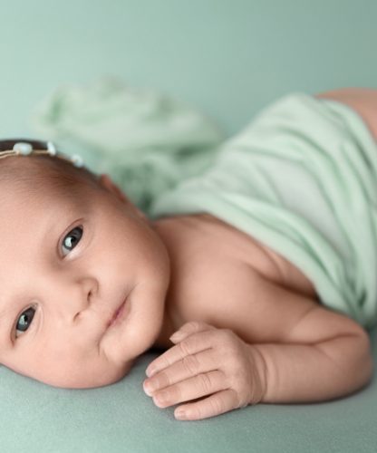 Neugeborenenfotografie Thurgau Babyfotograf Thurgau Neugeborenen Shooting Weinfelden Neugeborenen Fotograf Wil Baby Fotoshooting Frauenfeld Newborn Fotografie Schweiz Professionelle Babyfotos Thurgau Neugeborenen Shooting Studio Thurgau Natürliches Babyshooting Wil Familienfotograf Weinfelden Newborn Fotoshooting Frauenfeld Babyfotografie mit Requisiten Thurgau