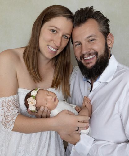 Neugeborenenfotografie Thurgau Babyfotograf Thurgau Neugeborenen Shooting Weinfelden Neugeborenen Fotograf Wil Baby Fotoshooting Frauenfeld Newborn Fotografie Schweiz Professionelle Babyfotos Thurgau Neugeborenen Shooting Studio Thurgau Natürliches Babyshooting Wil Familienfotograf Weinfelden Newborn Fotoshooting Frauenfeld Babyfotografie mit Requisiten Thurgau