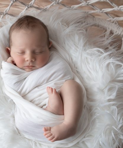 Neugeborenenfotografie Thurgau Babyfotograf Thurgau Neugeborenen Shooting Weinfelden Neugeborenen Fotograf Wil Baby Fotoshooting Frauenfeld Newborn Fotografie Schweiz Professionelle Babyfotos Thurgau Neugeborenen Shooting Studio Thurgau Natürliches Babyshooting Wil Familienfotograf Weinfelden Newborn Fotoshooting Frauenfeld Babyfotografie mit Requisiten Thurgau