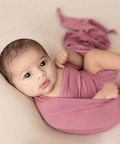 Neugeborenenfotografie Thurgau Babyfotograf Thurgau Neugeborenen Shooting Weinfelden Neugeborenen Fotograf Wil Baby Fotoshooting Frauenfeld Newborn Fotografie Schweiz Professionelle Babyfotos Thurgau Neugeborenen Shooting Studio Thurgau Natürliches Babyshooting Wil Familienfotograf Weinfelden Newborn Fotoshooting Frauenfeld Babyfotografie mit Requisiten Thurgau