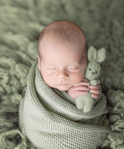 Neugeborenenfotografie Thurgau Babyfotograf Thurgau Neugeborenen Shooting Weinfelden Neugeborenen Fotograf Wil Baby Fotoshooting Frauenfeld Newborn Fotografie Schweiz Professionelle Babyfotos Thurgau Neugeborenen Shooting Studio Thurgau Natürliches Babyshooting Wil Familienfotograf Weinfelden Newborn Fotoshooting Frauenfeld Babyfotografie mit Requisiten Thurgau