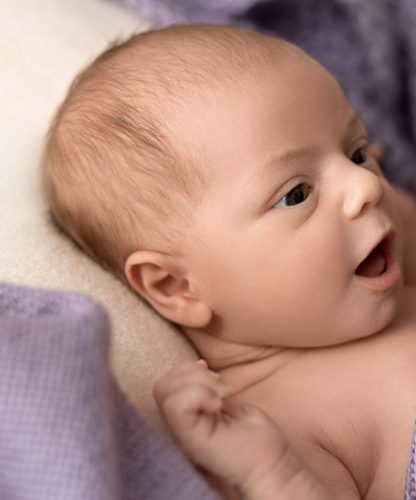 Neugeborenenfotografie Thurgau Babyfotograf Thurgau Neugeborenen Shooting Weinfelden Neugeborenen Fotograf Wil Baby Fotoshooting Frauenfeld Newborn Fotografie Schweiz Professionelle Babyfotos Thurgau Neugeborenen Shooting Studio Thurgau Natürliches Babyshooting Wil Familienfotograf Weinfelden Newborn Fotoshooting Frauenfeld Babyfotografie mit Requisiten Thurgau