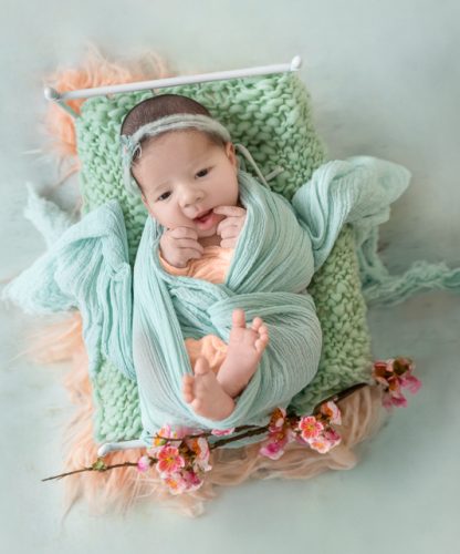 Neugeborenenfotografie Thurgau Babyfotograf Thurgau Neugeborenen Shooting Weinfelden Neugeborenen Fotograf Wil Baby Fotoshooting Frauenfeld Newborn Fotografie Schweiz Professionelle Babyfotos Thurgau Neugeborenen Shooting Studio Thurgau Natürliches Babyshooting Wil Familienfotograf Weinfelden Newborn Fotoshooting Frauenfeld Babyfotografie mit Requisiten Thurgau