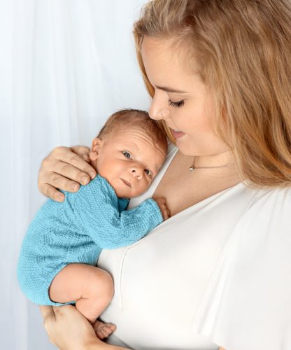 Neugeborenenfotografie Thurgau Babyfotograf Thurgau Neugeborenen Shooting Weinfelden Neugeborenen Fotograf Wil Baby Fotoshooting Frauenfeld Newborn Fotografie Schweiz Professionelle Babyfotos Thurgau Neugeborenen Shooting Studio Thurgau Natürliches Babyshooting Wil Familienfotograf Weinfelden Newborn Fotoshooting Frauenfeld Babyfotografie mit Requisiten Thurgau
