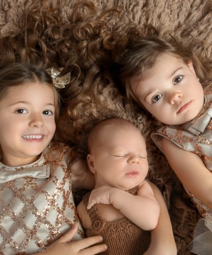 Neugeborenenfotografie Thurgau Babyfotograf Thurgau Neugeborenen Shooting Weinfelden Neugeborenen Fotograf Wil Baby Fotoshooting Frauenfeld Newborn Fotografie Schweiz Professionelle Babyfotos Thurgau Neugeborenen Shooting Studio Thurgau Natürliches Babyshooting Wil Familienfotograf Weinfelden Newborn Fotoshooting Frauenfeld Babyfotografie mit Requisiten Thurgau